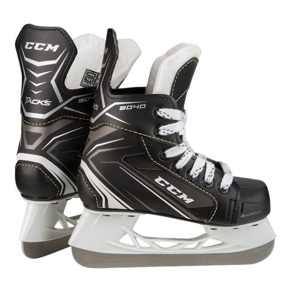 BRAND NEW youth ccm sk9040 player tacks JR ice skates size 2Y
